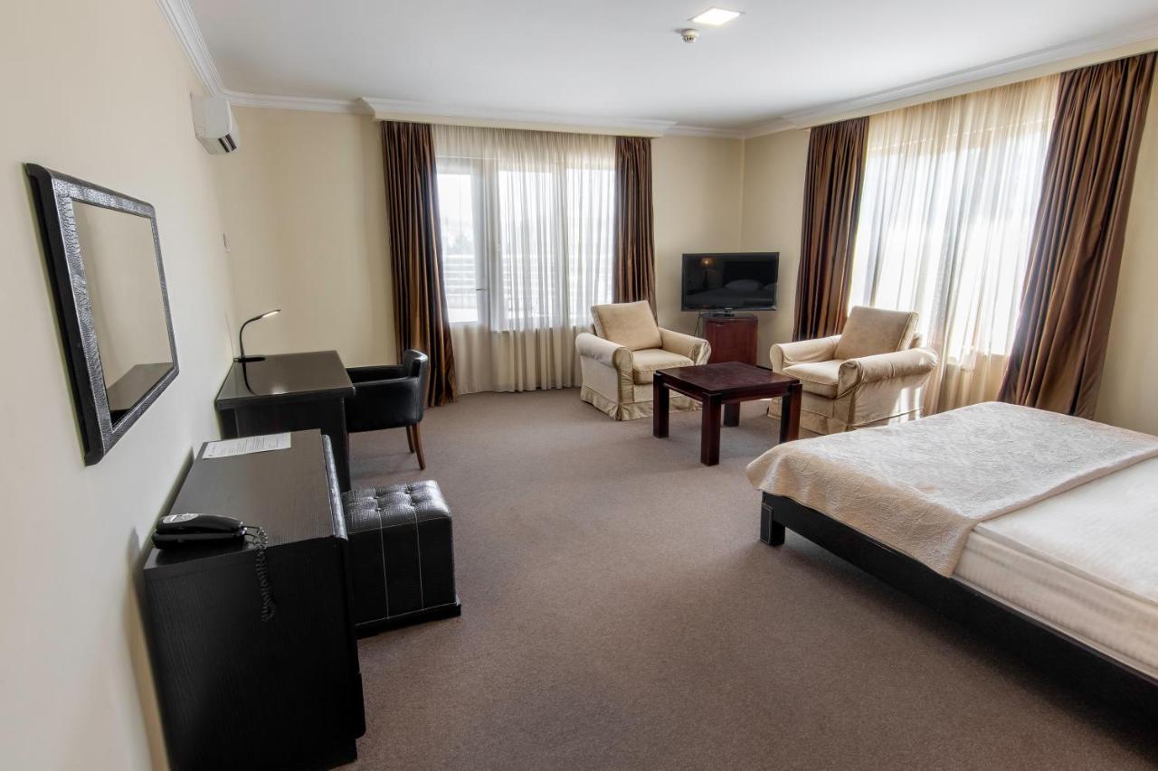 Hotel Beaumonde Garden Tiflis Exterior foto